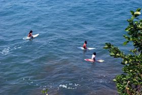 Melihat Indahnya Pantai Batu Karas