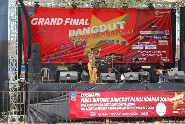 Salah Satu Concestan Grand Final Dangdut Pangandaran 2014