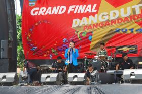 Salah Satu Concestan Grand Final Dangdut Pangandaran 2014