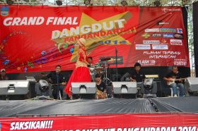 Salah Satu Concestan Grand Final Dangdut Pangandaran 2014 
