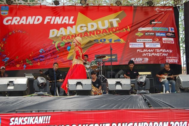 Salah Satu Concestan Grand Final Dangdut Pangandaran 2014 