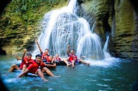 Menyusuri Keindahan Objek Wisata Selasari (Santirah River Tubing) 