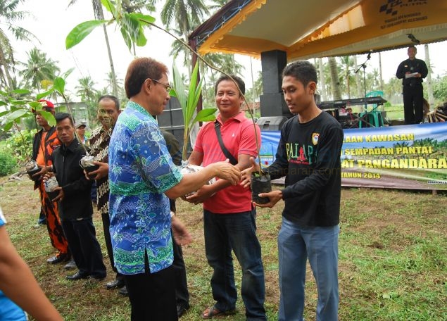 Penghijauan Kawasan Sempadan Pantai Barat Pangandaran