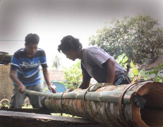 Tradisi Lodong Lebaran Warga Cikembulan