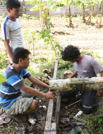 Tradisi Lodong Lebaran Warga Cikembulan