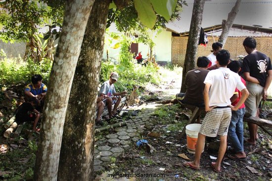 Tradisi Lodong Lebaran Warga Cikembulan