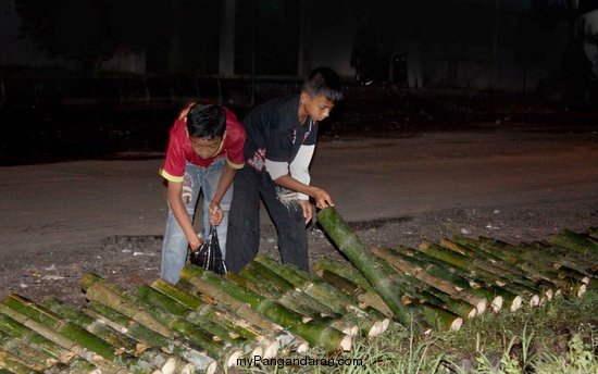 Tradisi Lodong Lebaran Warga Cikembulan