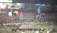 Tradisi Lodong Lebaran Warga Cikembulan