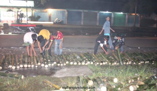 Tradisi Lodong Lebaran Warga Cikembulan