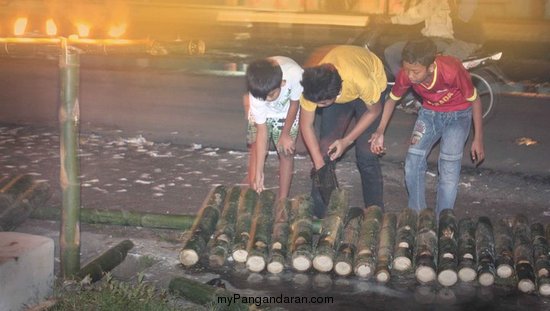 Tradisi Lodong Lebaran Warga Cikembulan