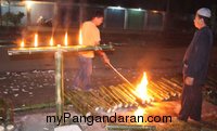 Tradisi Lodong Lebaran Warga Cikembulan