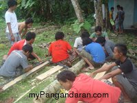 Tradisi Lodong Lebaran Warga Cikembulan