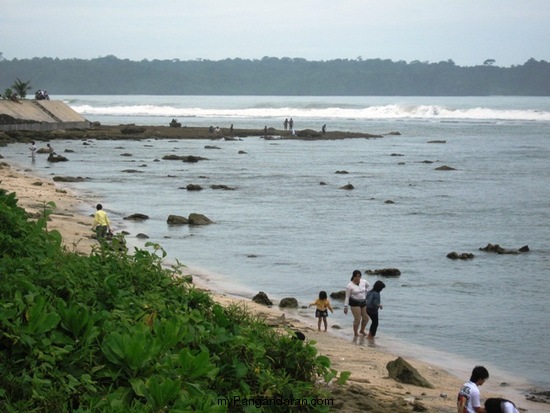 Indahnya Pantai Karapyak Yang Perawan