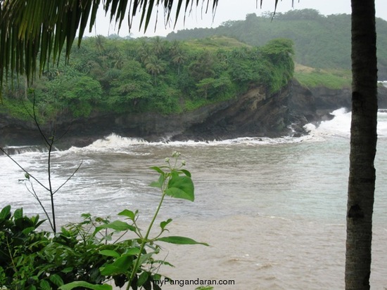 Indahnya Pantai Karapyak Yang Perawan