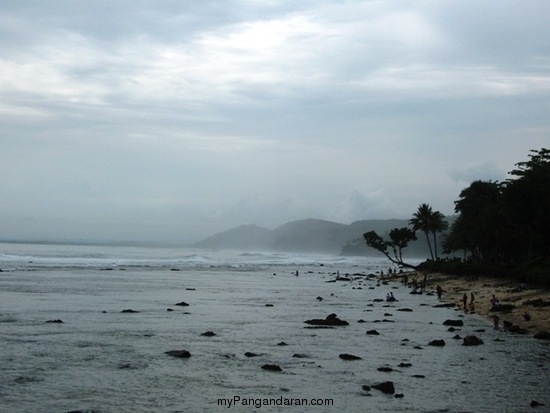 Indahnya Pantai Karapyak Yang Perawan