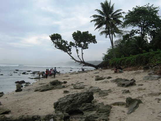 Indahnya Pantai Karapyak Yang Perawan