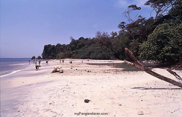 Indahnya Pasir Putih Pangandaran