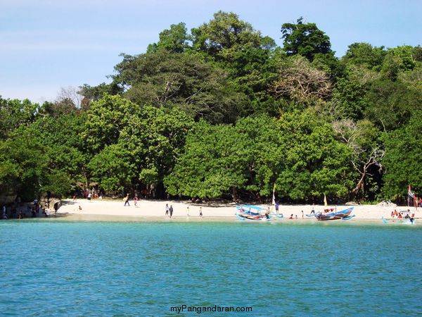 Indahnya Pasir Putih Pangandaran