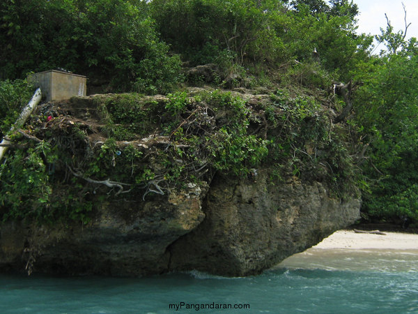 Pasir Putih Surganya Para Turis