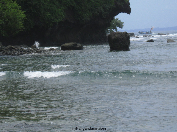 Pasir Putih Surganya Para Turis