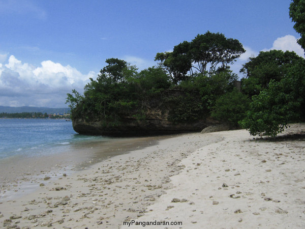 Pasir Putih Surganya Para Turis