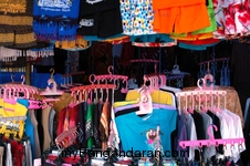 Para Penjual Baju Pantai Pangandaran