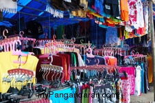 Para Penjual Baju Pantai Pangandaran