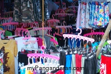 Para Penjual Baju Pantai Pangandaran