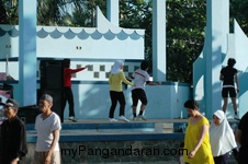 Senam Aerobic Pinggir Pantai Pangandaran