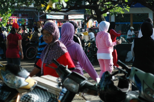 Senam Aerobic Pinggir Pantai Pangandaran