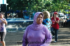 Senam Aerobic Pinggir Pantai Pangandaran