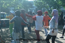 Senam Aerobic Pinggir Pantai Pangandaran