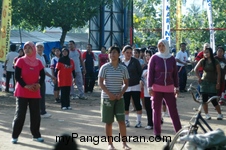 Senam Aerobic Pinggir Pantai Pangandaran