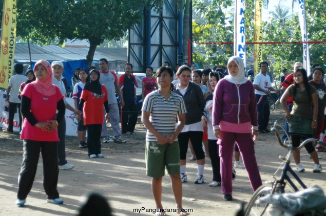 Senam Aerobic Pinggir Pantai Pangandaran