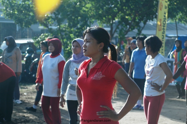 Senam Aerobic Pinggir Pantai Pangandaran