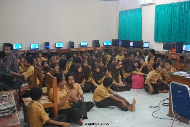 Ngobrol IT di SMPN 1 Pangandaran Bareng myPangandaran