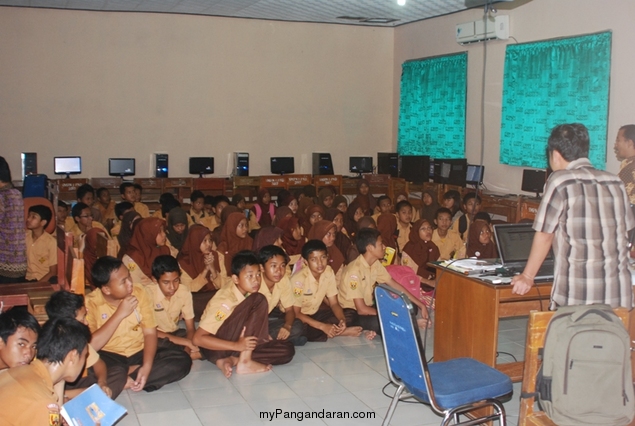 Ngobrol IT di SMPN 1 Pangandaran Bareng myPangandaran