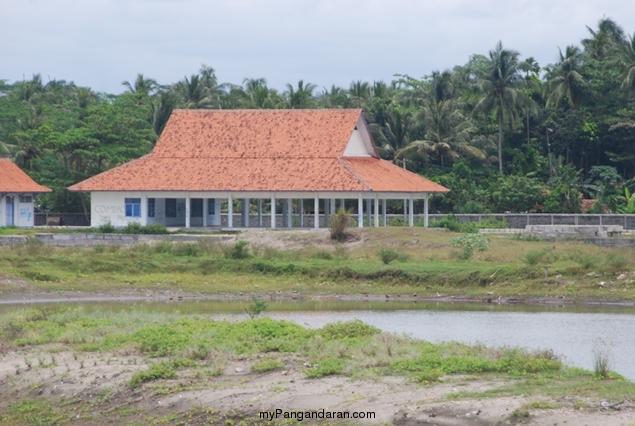 Bangunan Pelelangan Ikan Cikidang, Rusak Sebelum Terpakai