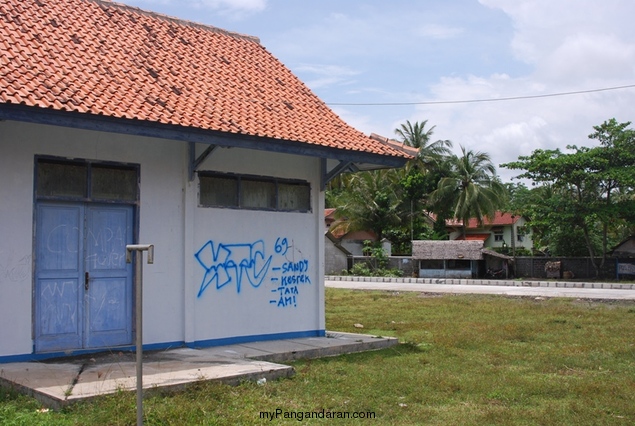 Bangunan Pelelangan Ikan Cikidang, Rusak Sebelum Terpakai