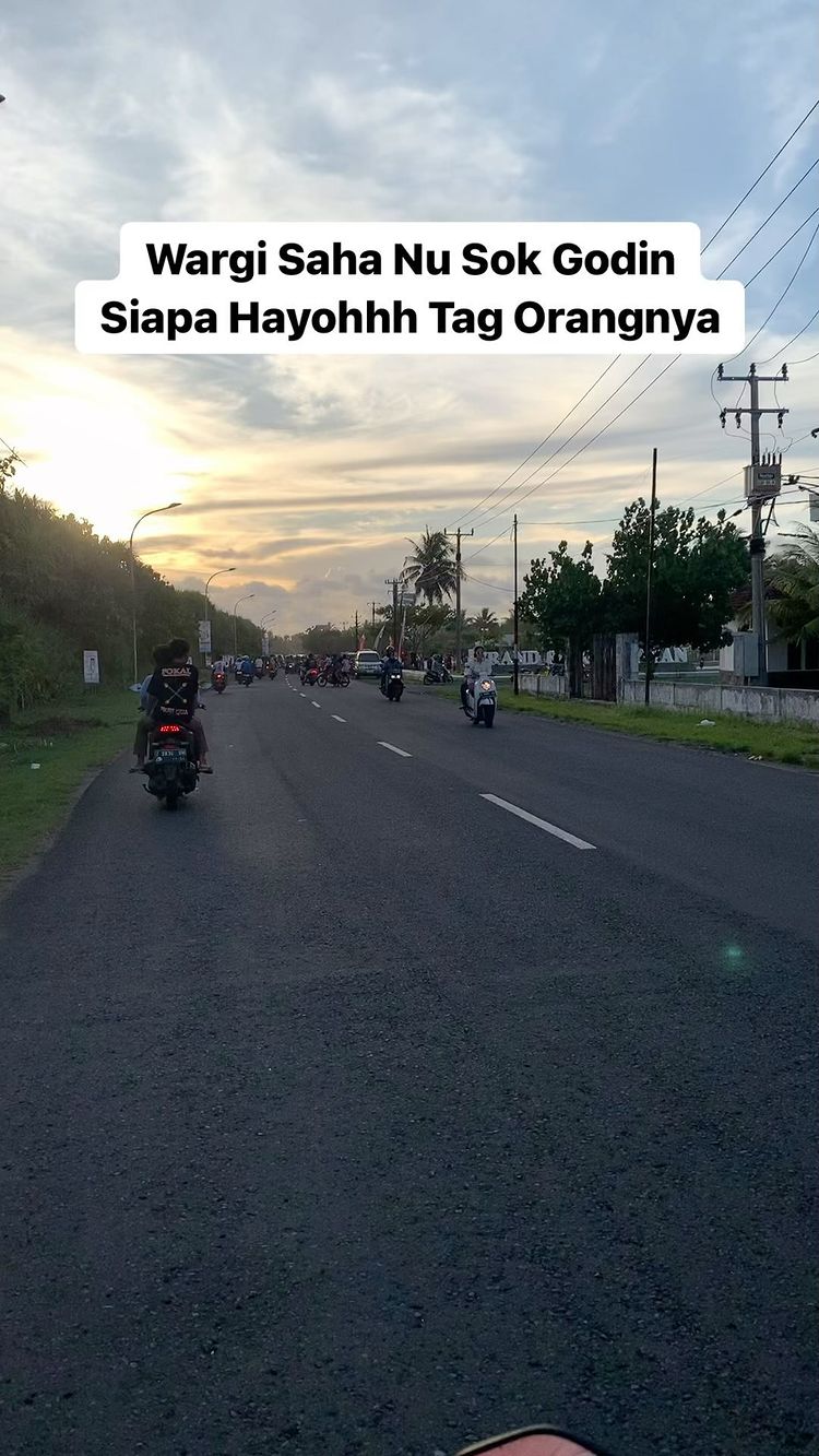 Wargi Siapa Disini Yang Godin ? 
Gak kerasa puasanya mau           ...