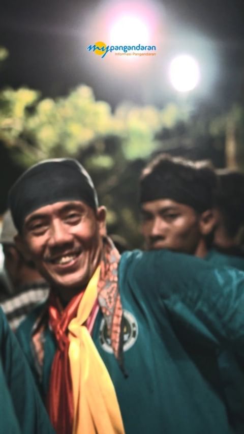 Kesenian Ronggeng 
Diacara Syukuran Nelayan Pangandaran
Di PPI KIDANG PANANJUNG 

Semaraknya           ...