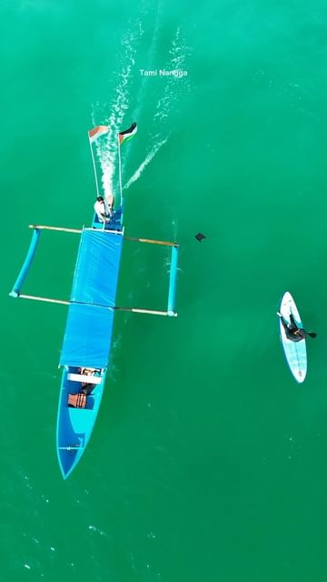 Ga ada bosennya main di tengah pantaiðŸ›¶ ðŸŒŠ ðŸŒ´ Bener           ...
