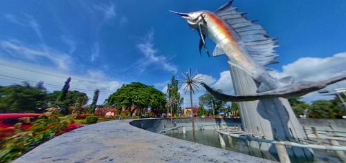 Tugu Ikan Marlin Dalam Foto Panorama 360° 