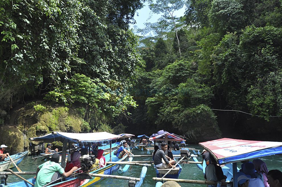 Antrian Perahu Green Canyon