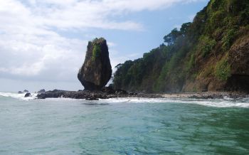 Batu Layar Maskot Wisata Bahari Pantai Timur