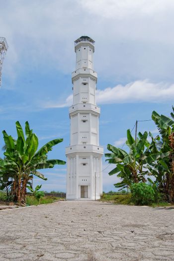 Gagahnya Menara Mercusuar Di Pantai Madasari