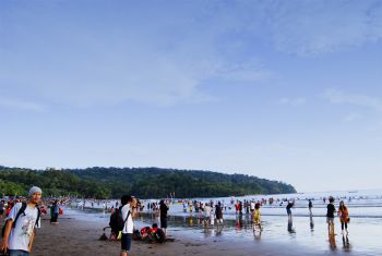 Liburan Sekolah dan Hari Raya Natal, Pangandaran Ramai Pengunjung