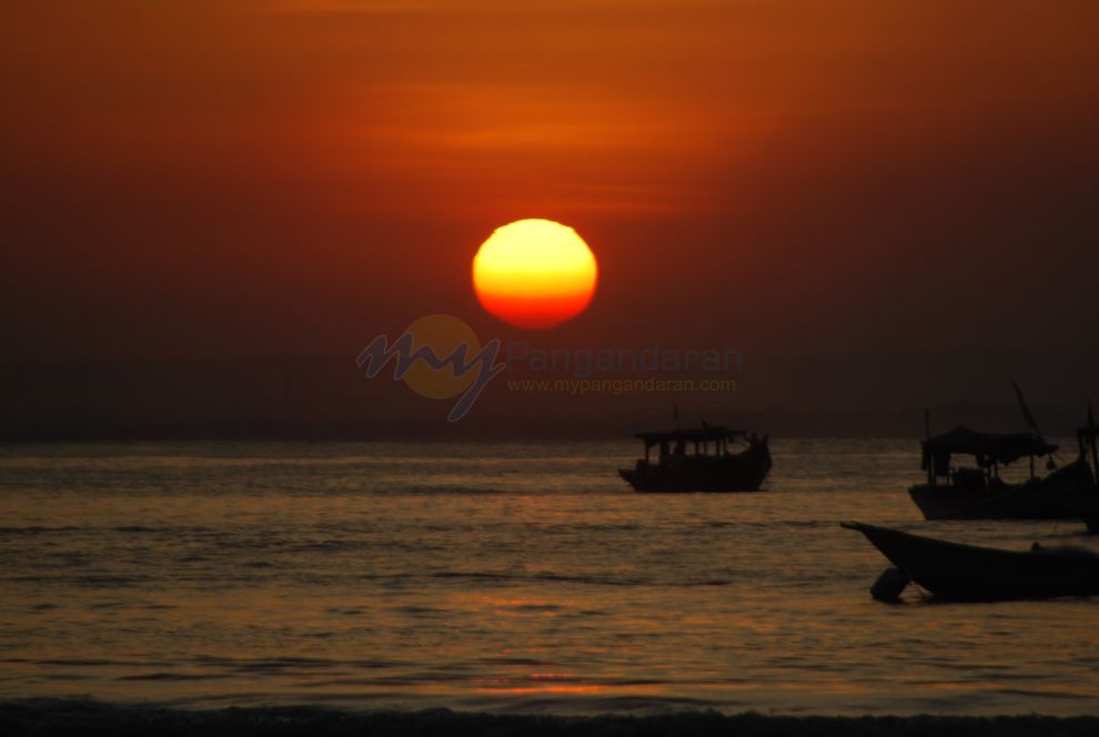 Matahari Menjelang Senja di Pangandaran