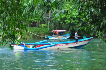 Membersihkan Sungai Green Canyon