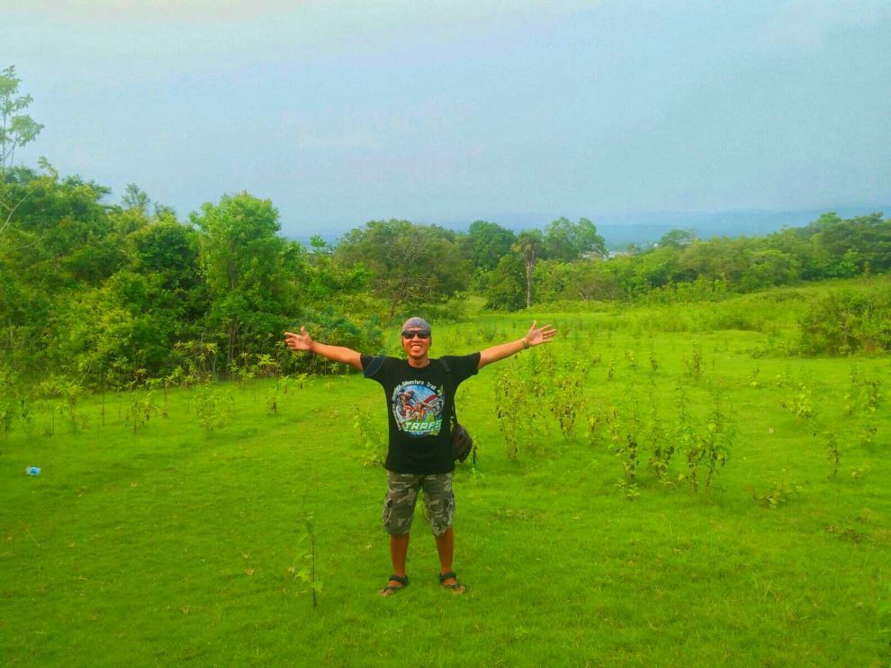 Menikmati Hijaunya Lapang Banteng